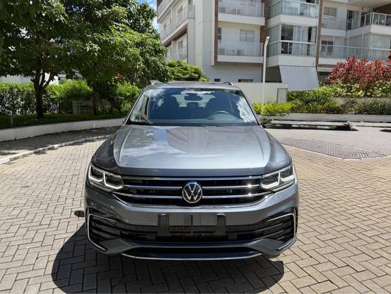VOLKSWAGEN TIGUAN 2.0 300 TSI GASOLINA ALLSPACE R-LINE AUTOMÁTICO VOLKSWAGEN TIGUAN 2.0 300 TSI GASOLINA ALLSPACE R-LINE AUTOMÁTICO